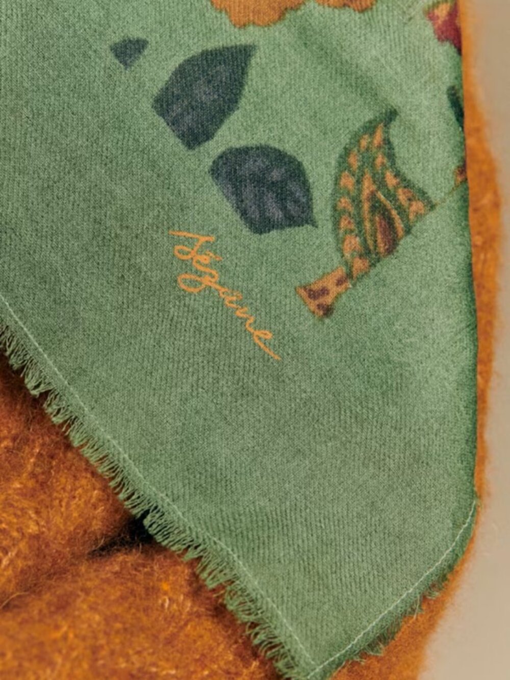 Sézane NWT Pio Scarf in Sea Green/Retro Flowers - Picture 3 of 4